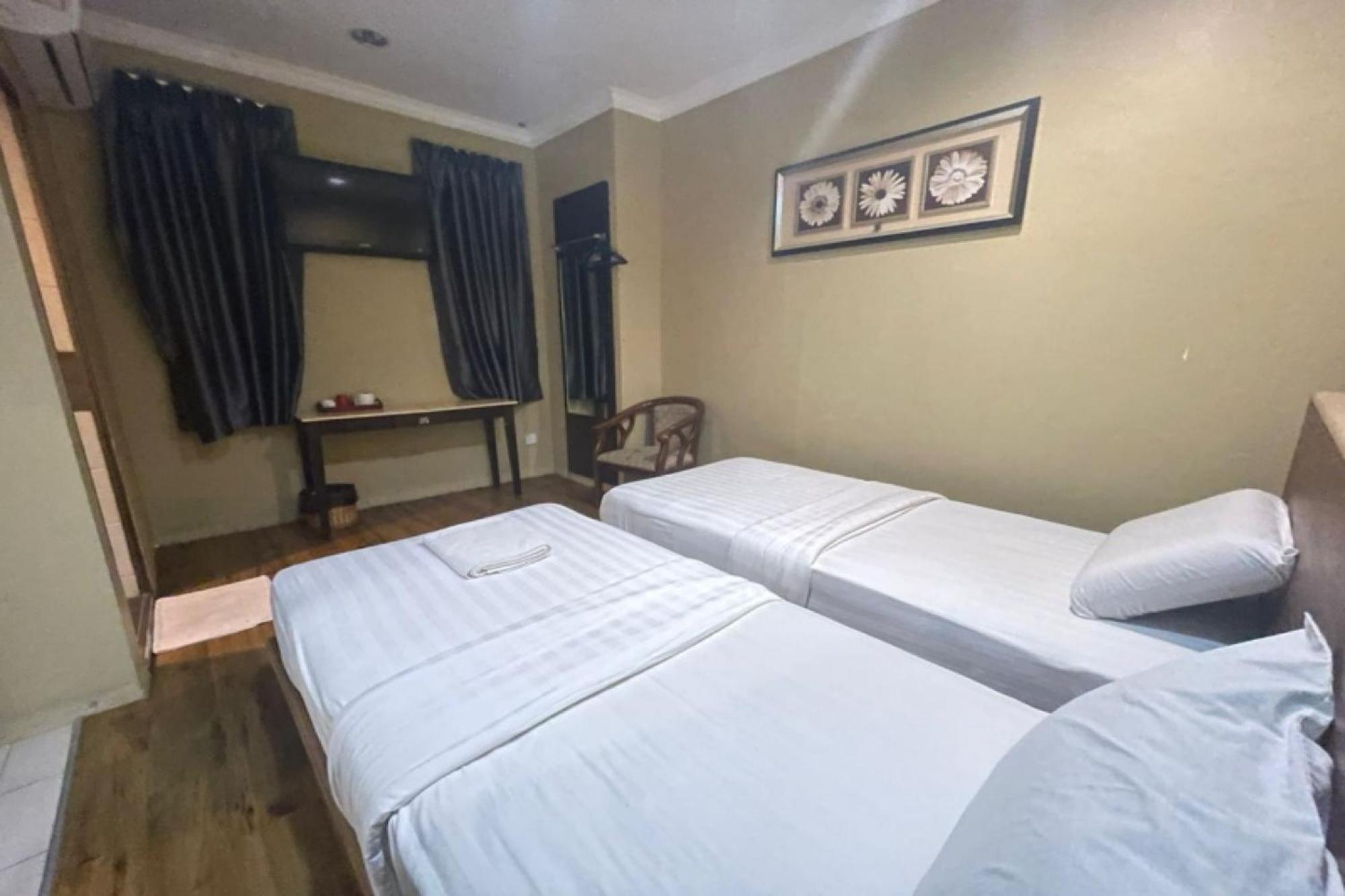 Oyo 90411 Perdana Hotel לבואן מראה חיצוני תמונה