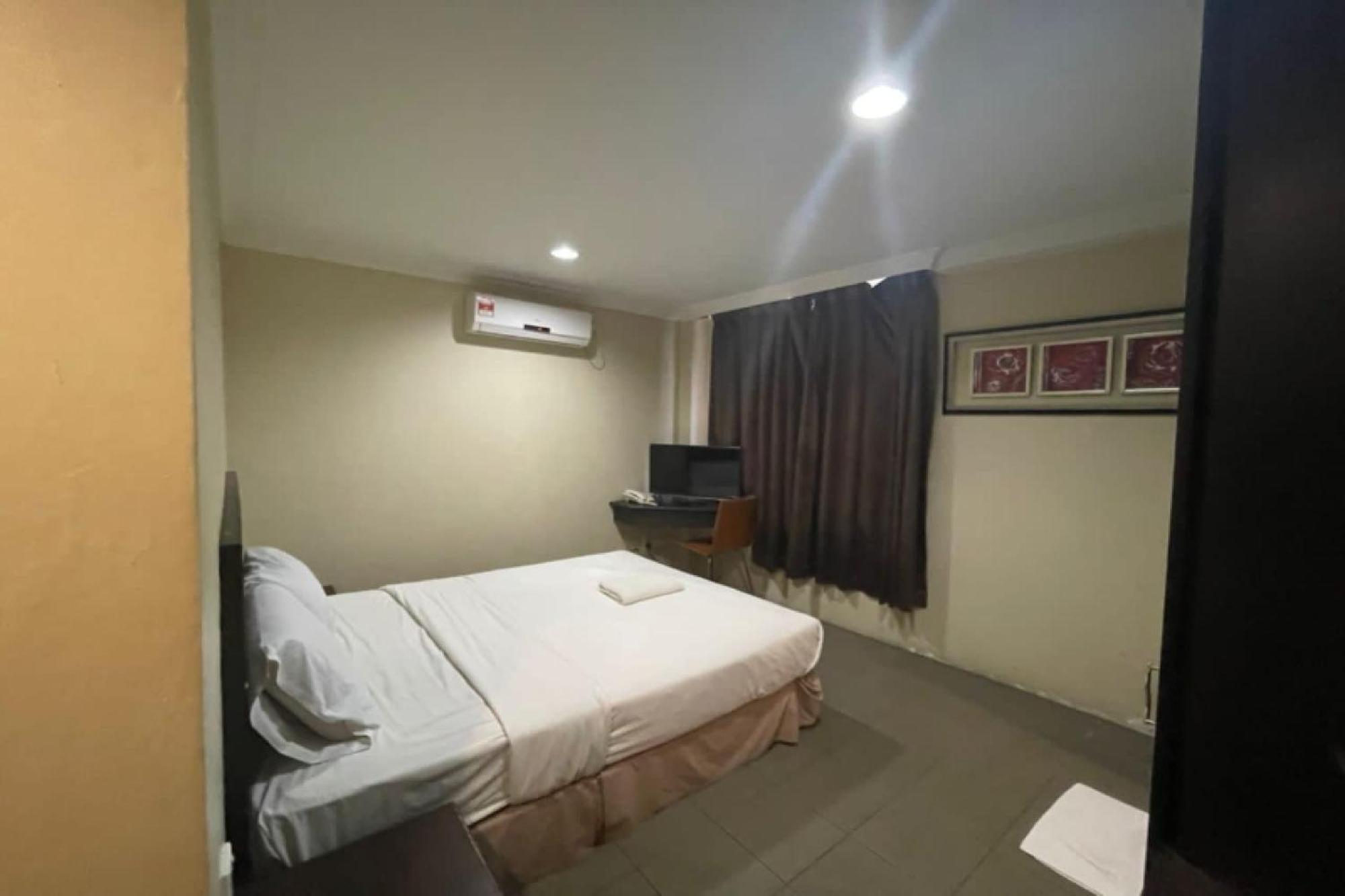 Oyo 90411 Perdana Hotel לבואן מראה חיצוני תמונה