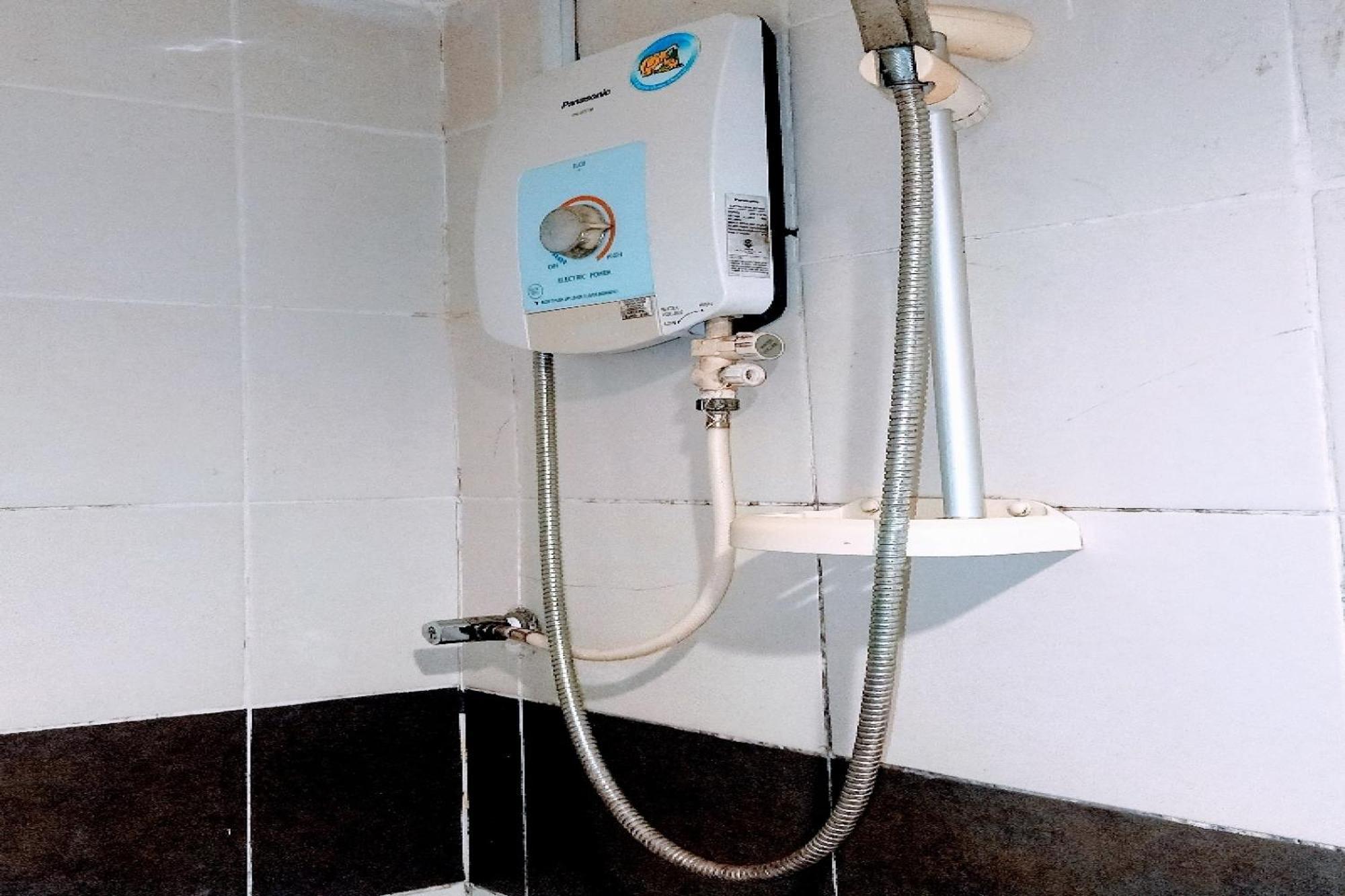 Oyo 90411 Perdana Hotel לבואן מראה חיצוני תמונה